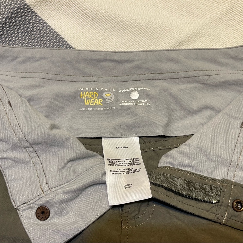 Mountain Hardwear shorts, size 8 - Picture 3 of 3
